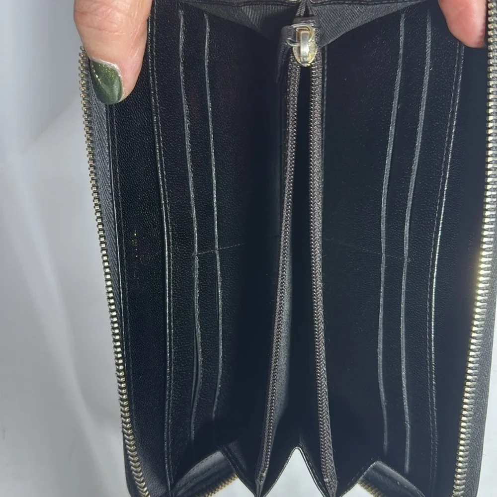 AUTHENTIC BLACK LEATHER CHANEL ZIPPY WALLET